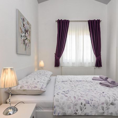 Rooms Anna Trogir Exteriör bild