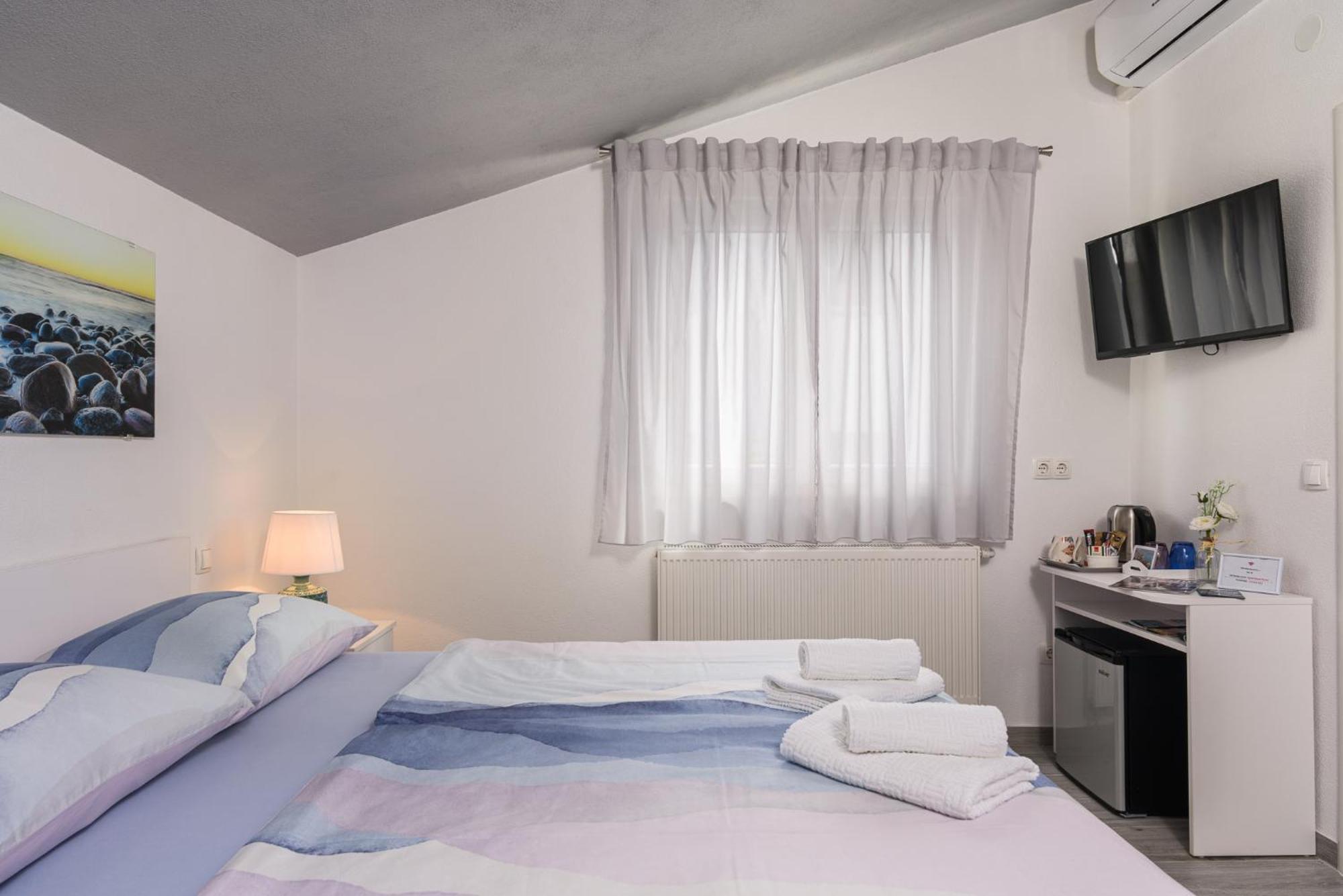 Rooms Anna Trogir Exteriör bild